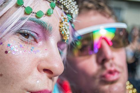 The Power of Glitters: Between Sparkling Symbolism .